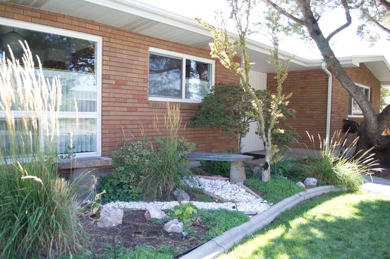 721 Sunny Ln - Photo 2 of 42