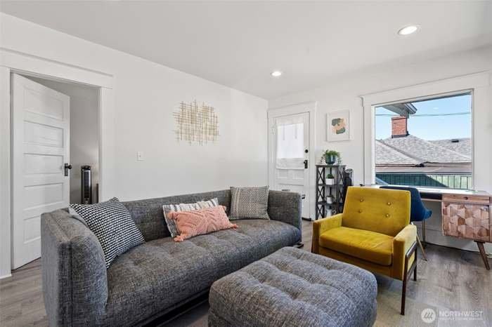 2524 N Starr St - Photo 4 of 24