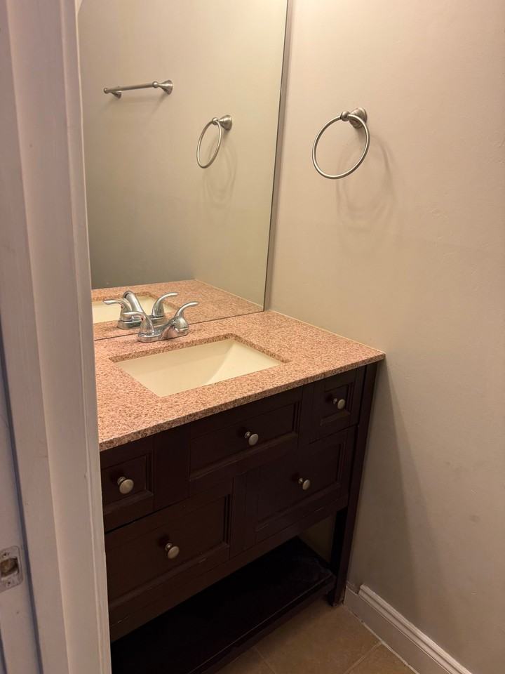 5715 Wells Cir - Photo 4 of 13