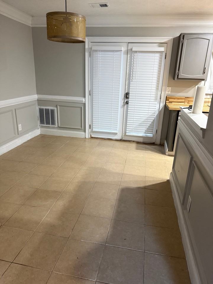 5715 Wells Cir - Photo 5 of 13