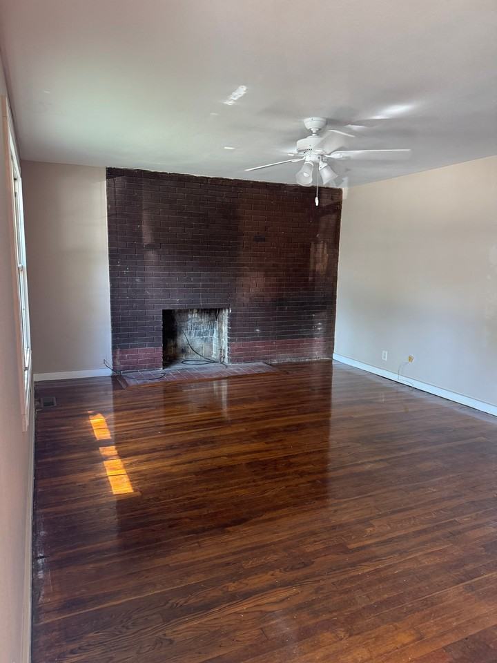 246 Hobson Ave - Photo 3 of 10