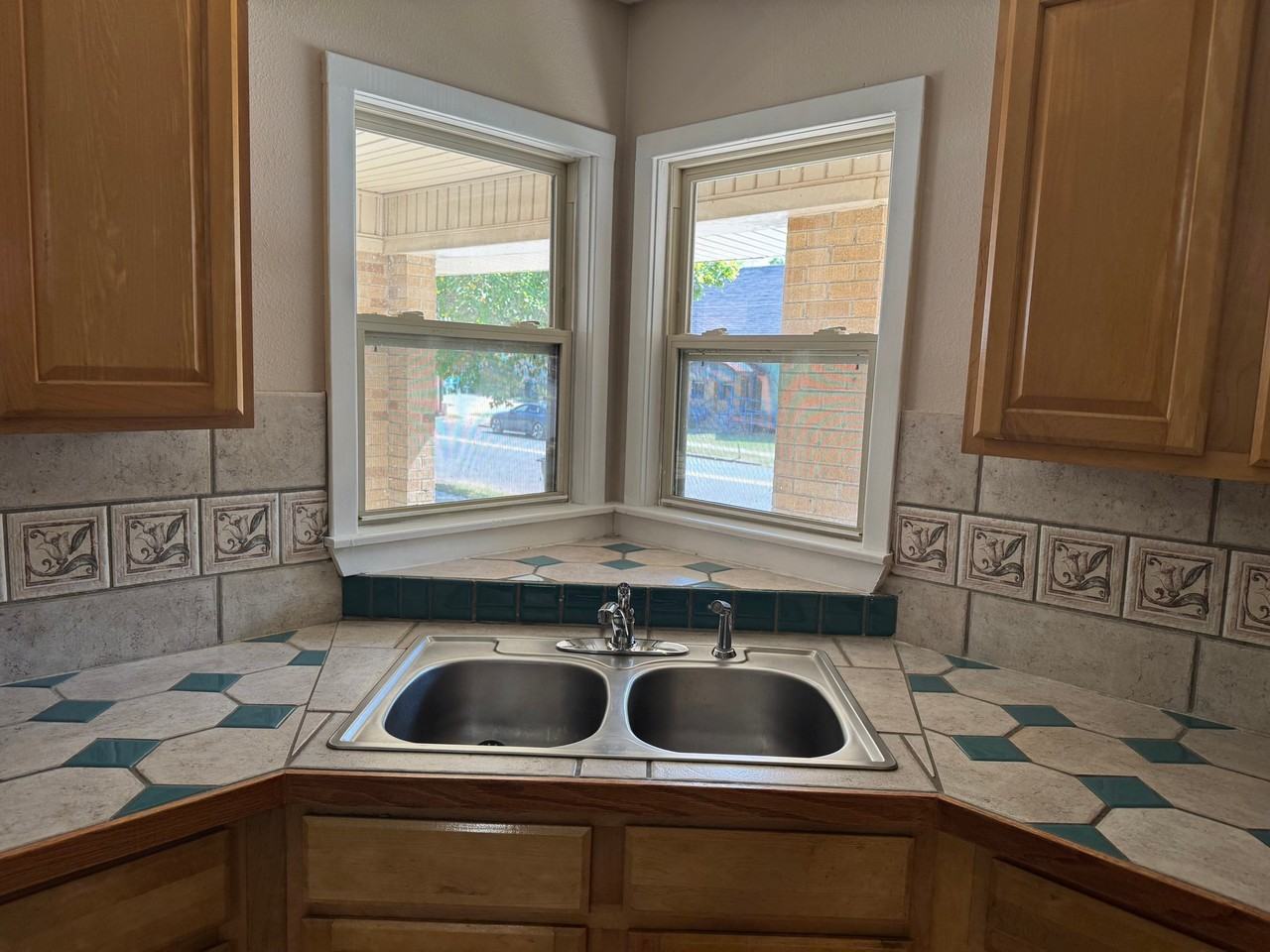246 Hobson Ave - Photo 4 of 10