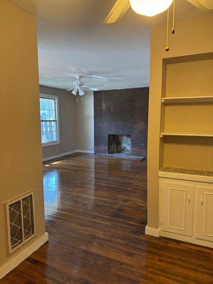 246 Hobson Ave - Photo 5 of 10