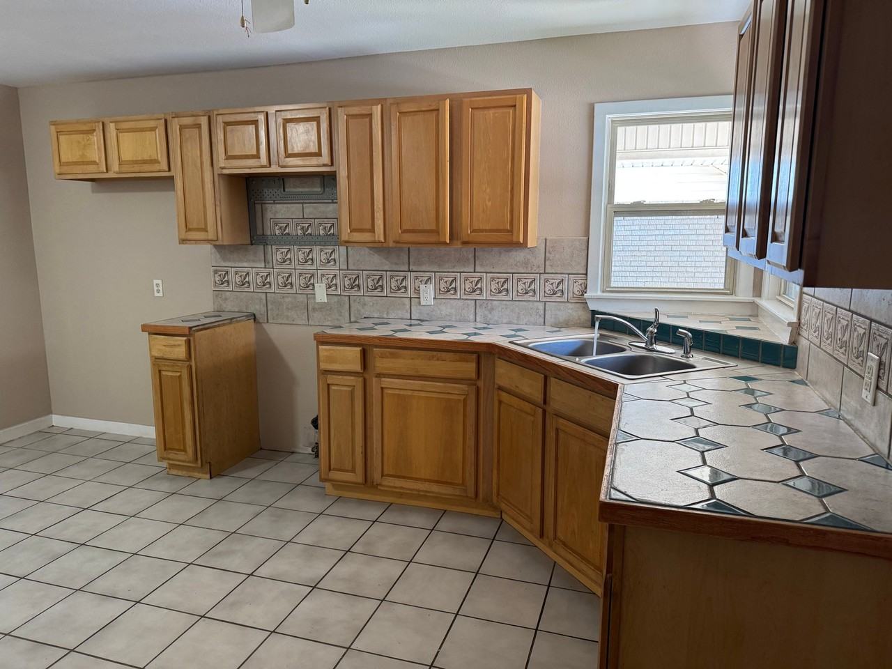 246 Hobson Ave - Photo 6 of 10