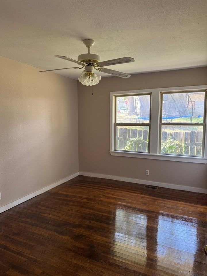 246 Hobson Ave - Photo 7 of 10
