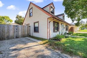featured image of 2465 Lehigh Pl