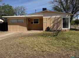 featured image of 902 W Runyan Ave