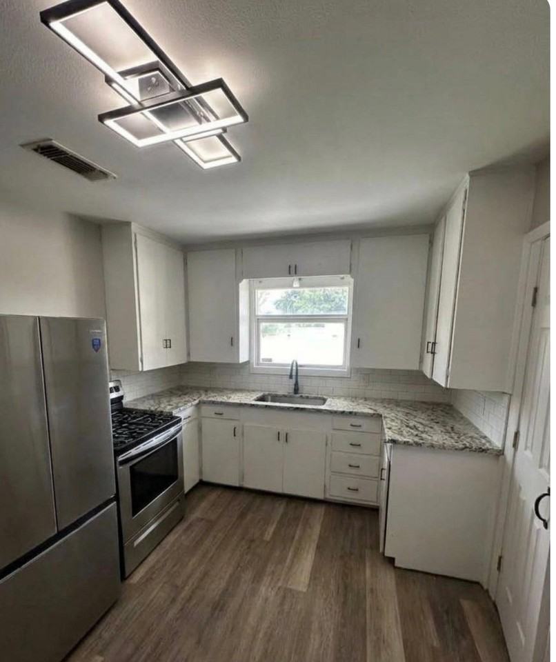 902 W Runyan Ave - Photo 3 of 12