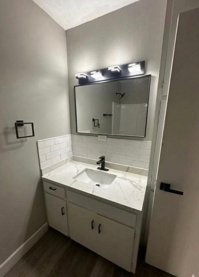902 W Runyan Ave - Photo 4 of 12