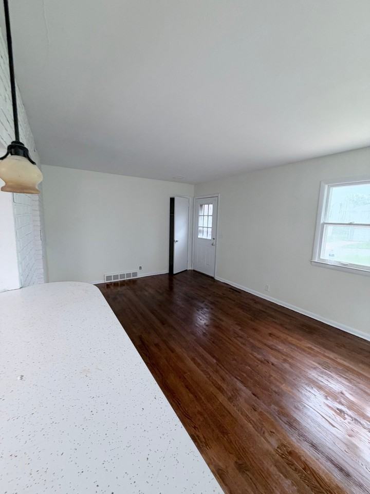 4906 N 61st St - Photo 3 of 10