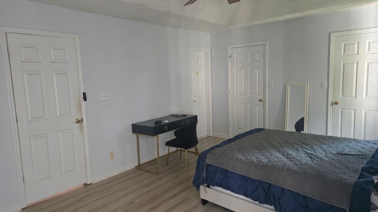 4045 Spring Cove Dr - Photo 2 of 6
