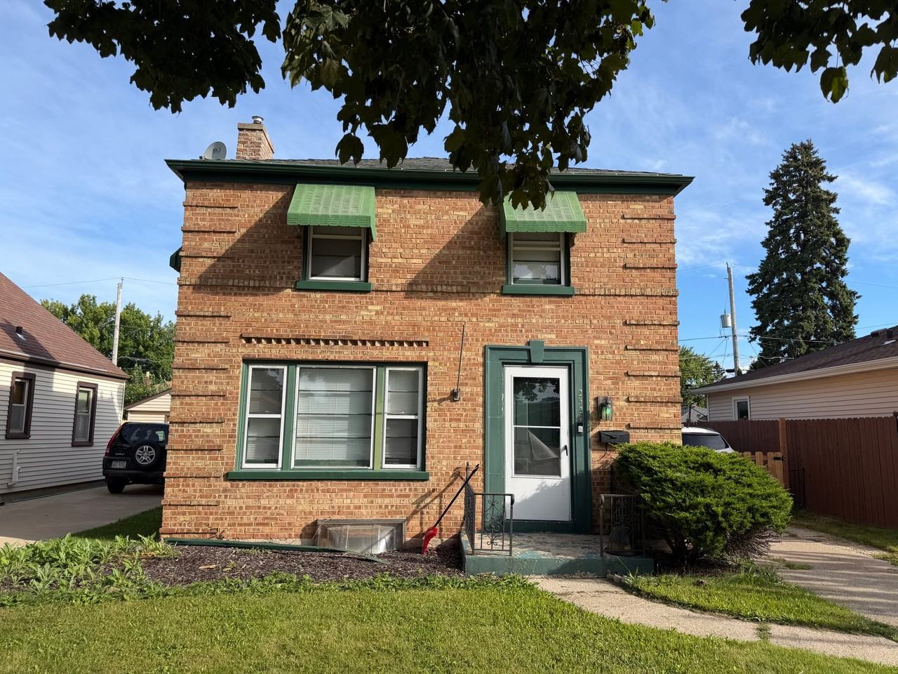 2324 Dwight St - Photo 2 of 2