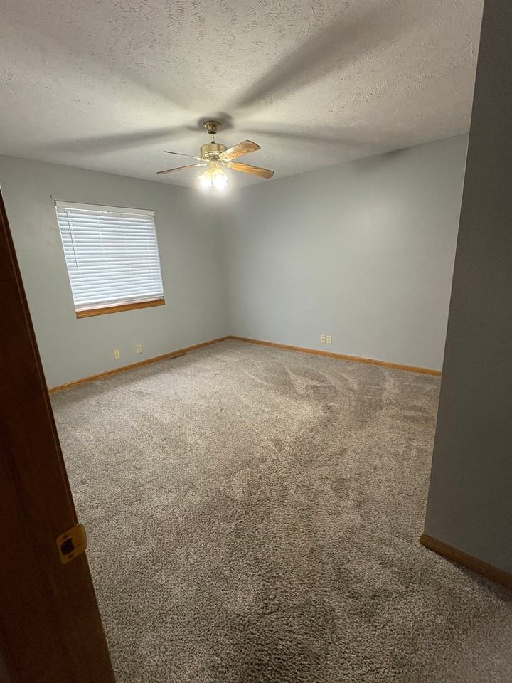 605 Huehl Cir - Photo 3 of 17