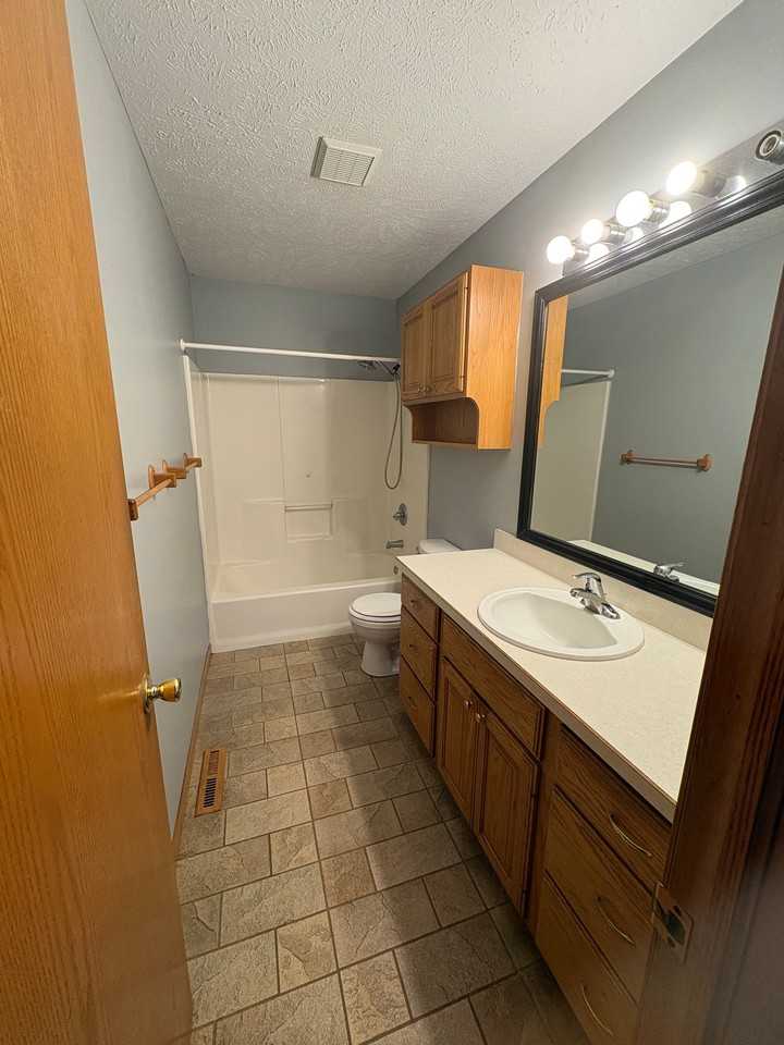 605 Huehl Cir - Photo 5 of 17