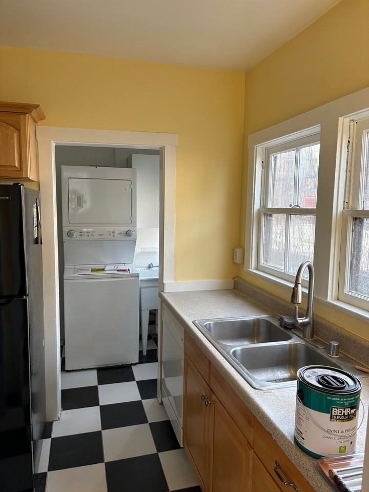 645 N Dillon St #1 - Photo 4 of 9