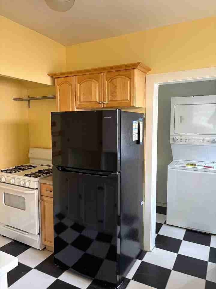 645 N Dillon St #1 - Photo 7 of 9