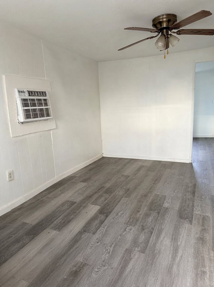 312 S 2nd St - Photo 2 of 6