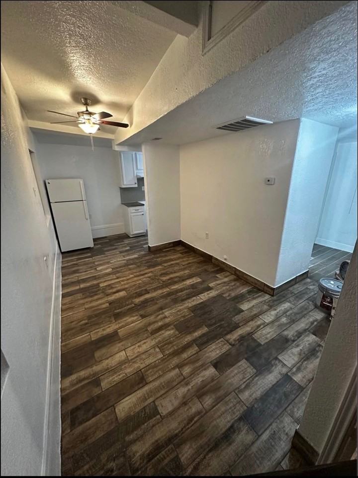 916 W Jackson Ave #1 - Photo 4 of 9