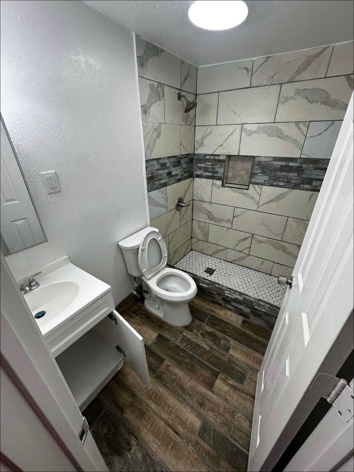 916 W Jackson Ave #1 - Photo 7 of 9