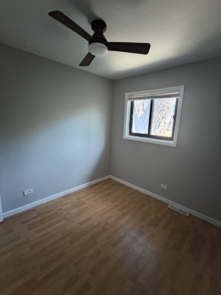 2131 171st St - Photo 6 of 14
