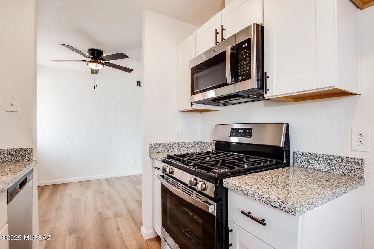 828 S Langley Ave #101 - Photo 2 of 20