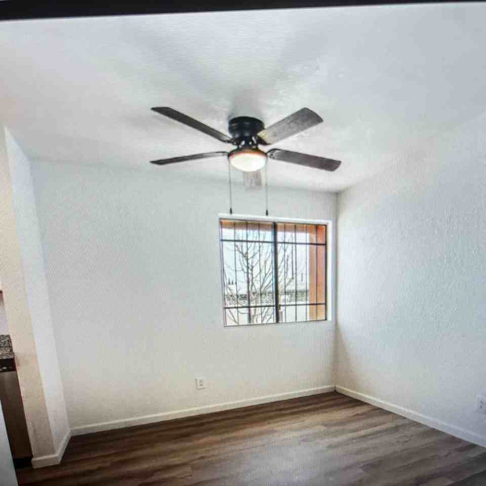 828 S Langley Ave #101 - Photo 5 of 20