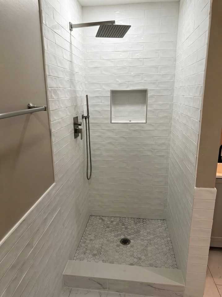 568 Julian St Nw - Photo 2 of 13