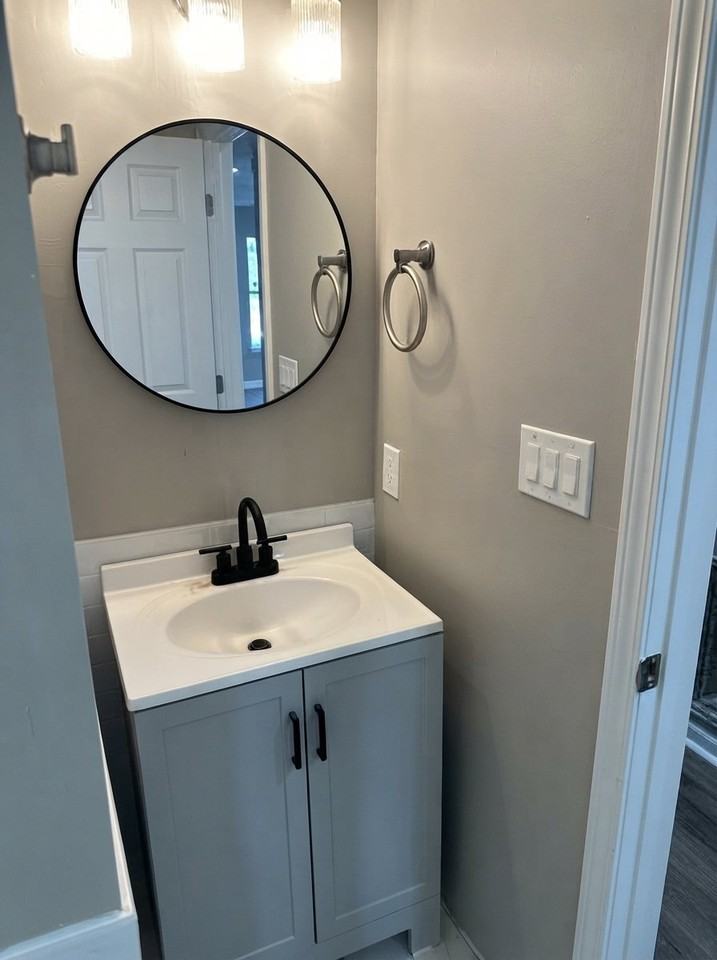 568 Julian St Nw - Photo 3 of 13