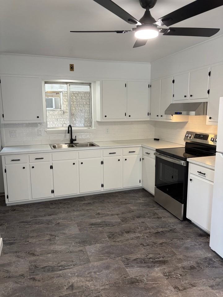 502 S Franklin St - Photo 4 of 14