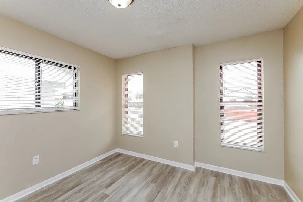 10216 Nw 126th St - Photo 2 of 10