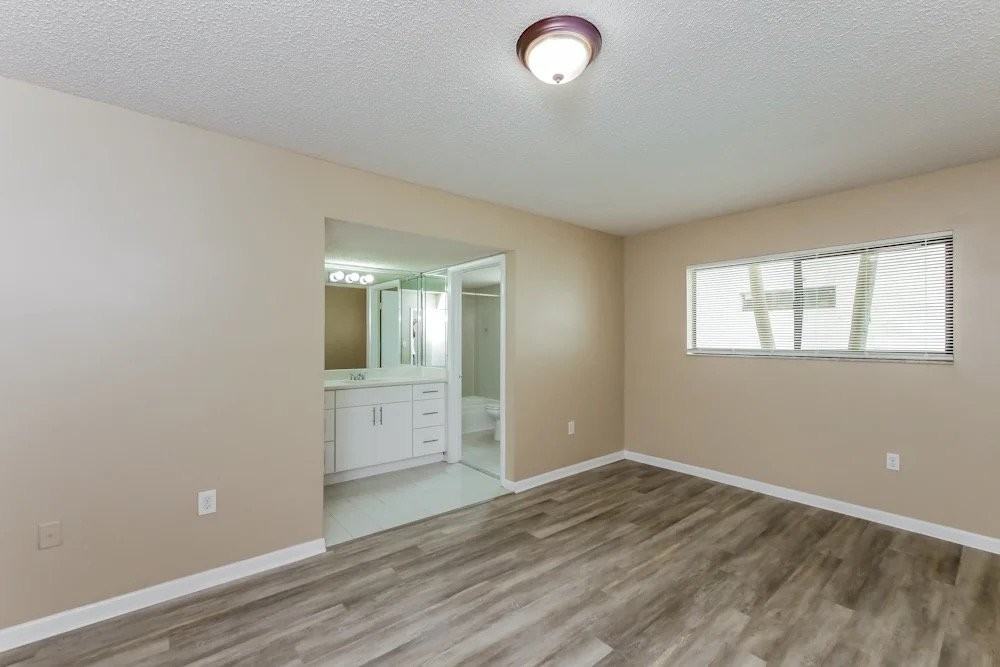 10216 Nw 126th St - Photo 7 of 10
