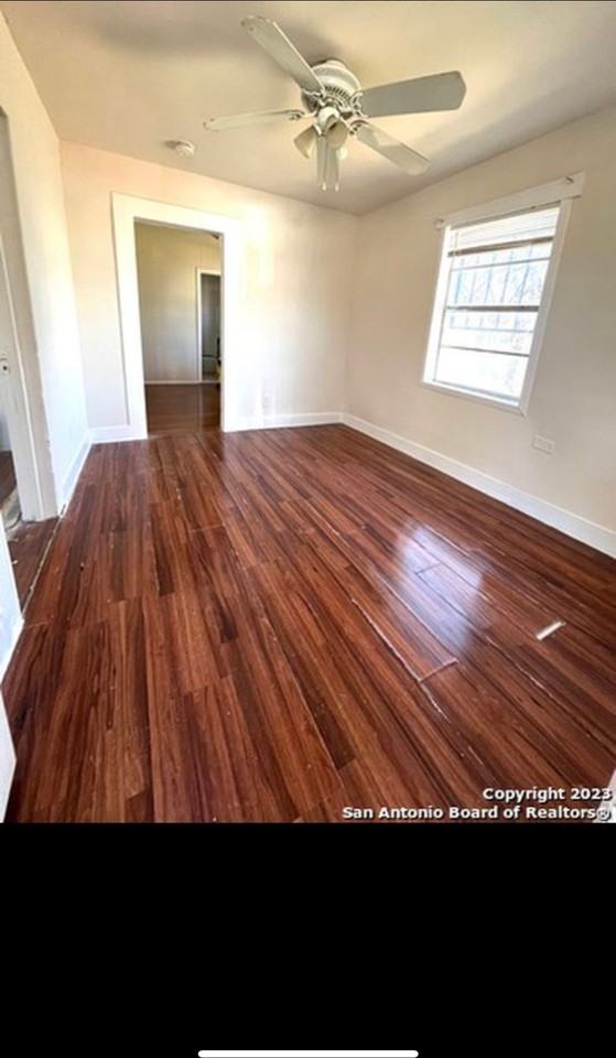 942 Delgado St - Photo 2 of 10