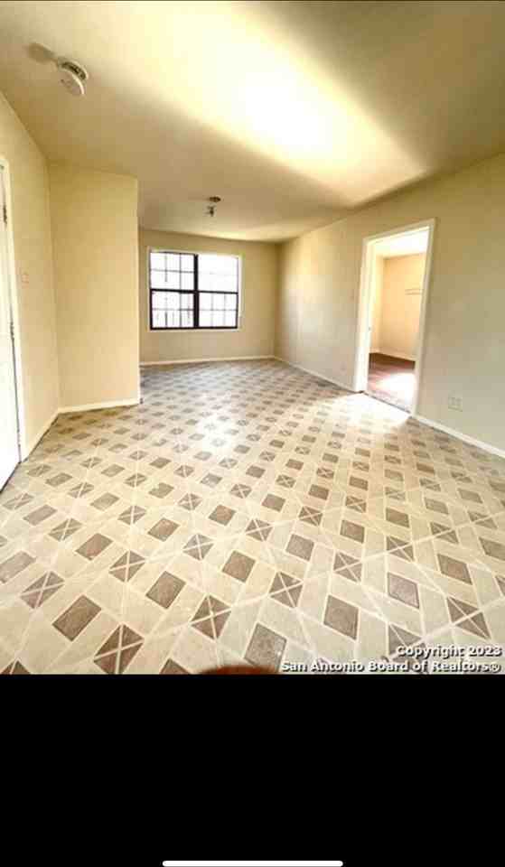 942 Delgado St - Photo 6 of 10