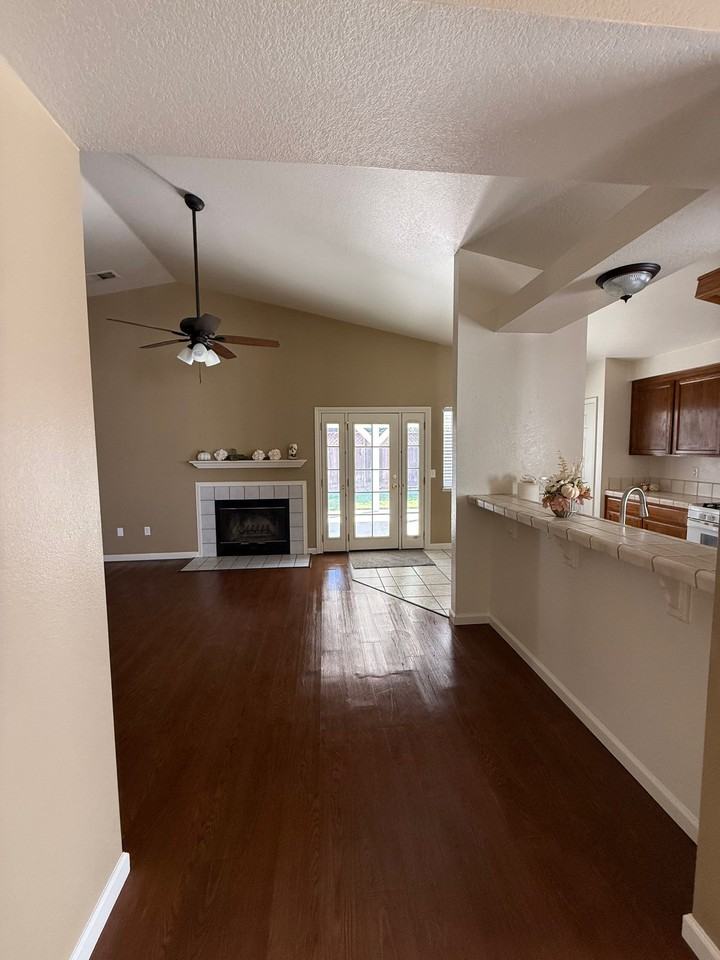 491 Shalako Dr - Photo 3 of 15