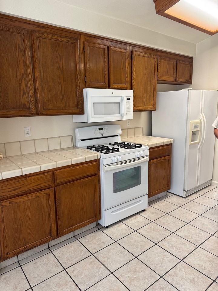 491 Shalako Dr - Photo 4 of 15
