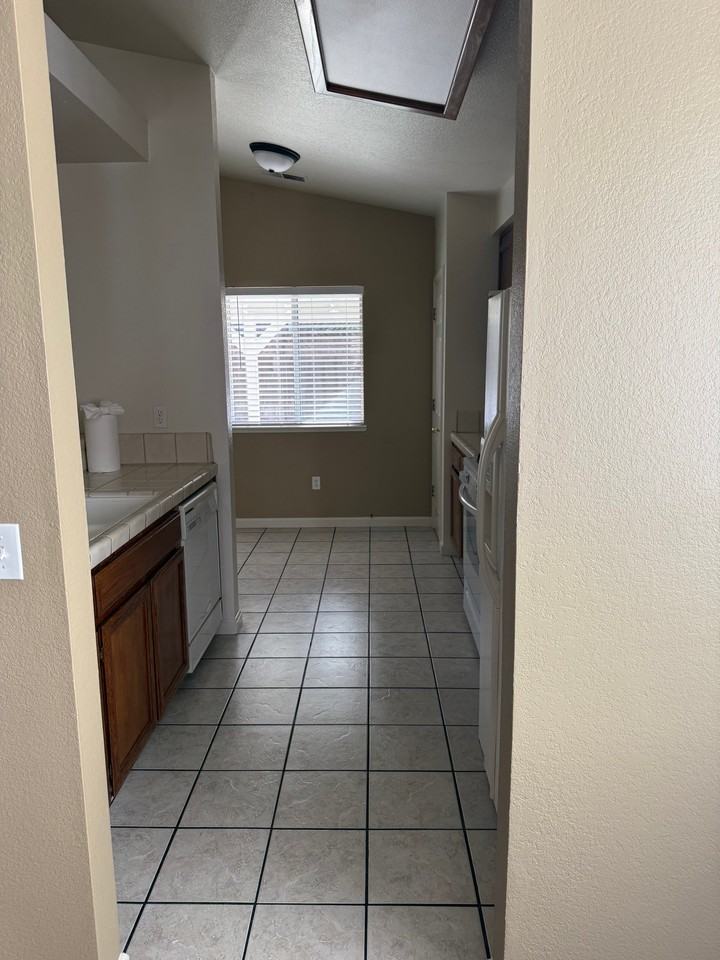 491 Shalako Dr - Photo 5 of 15