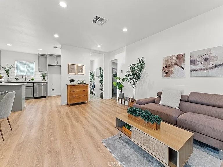 1056 Walter Ave - Photo 3 of 20