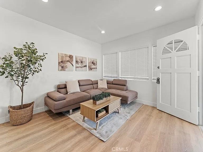 1056 Walter Ave - Photo 6 of 20