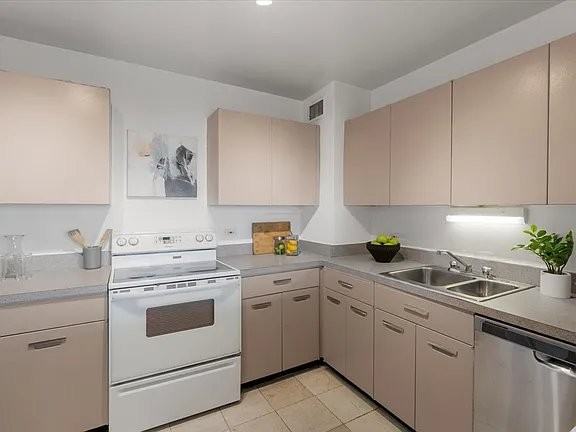 3600 N Lake Shore Dr #245 - Photo 3 of 15