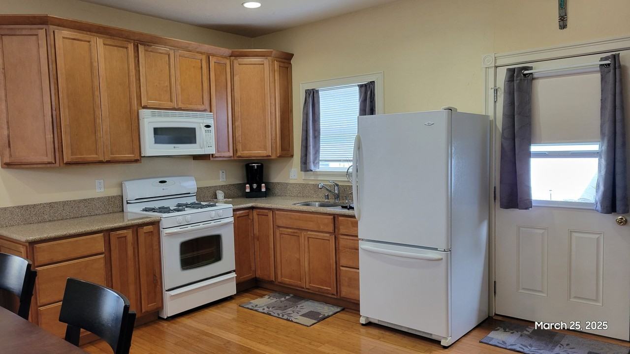 156 Cypress St #2 - Photo 3 of 10
