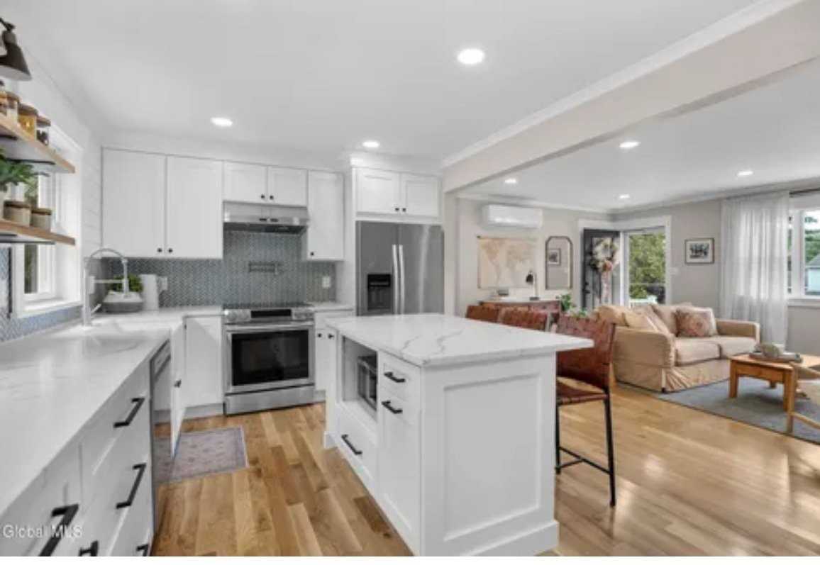 3 Colonial Ct - Photo 2 of 4