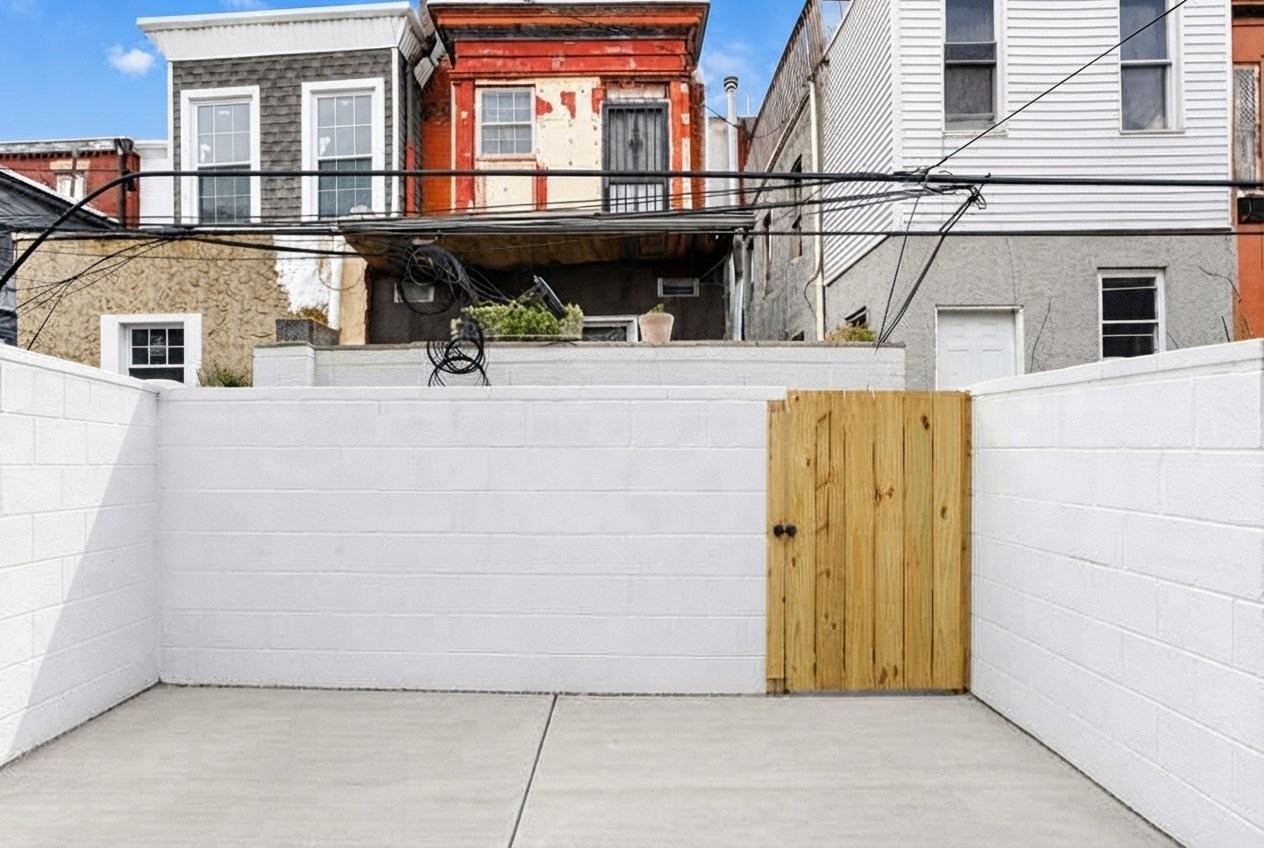 1610 N Dover St - Photo 2 of 15