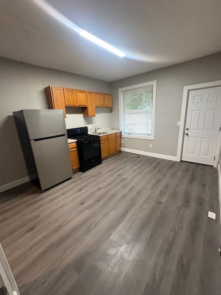 1506 E 28th St - Photo 5 of 17