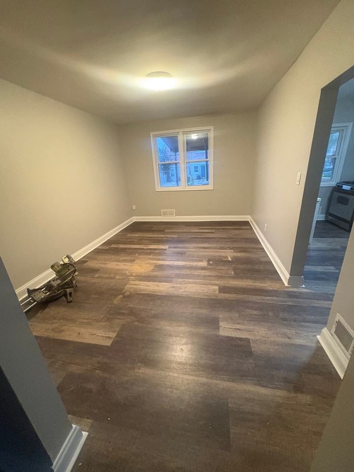 52 Benkert Ave - Photo 4 of 18