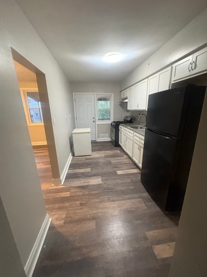 52 Benkert Ave - Photo 5 of 18