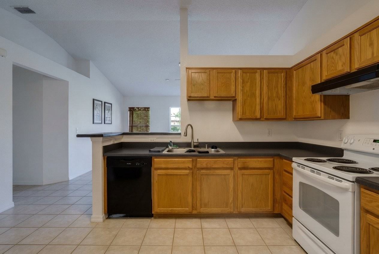 10359 W Ross Ave - Photo 2 of 7