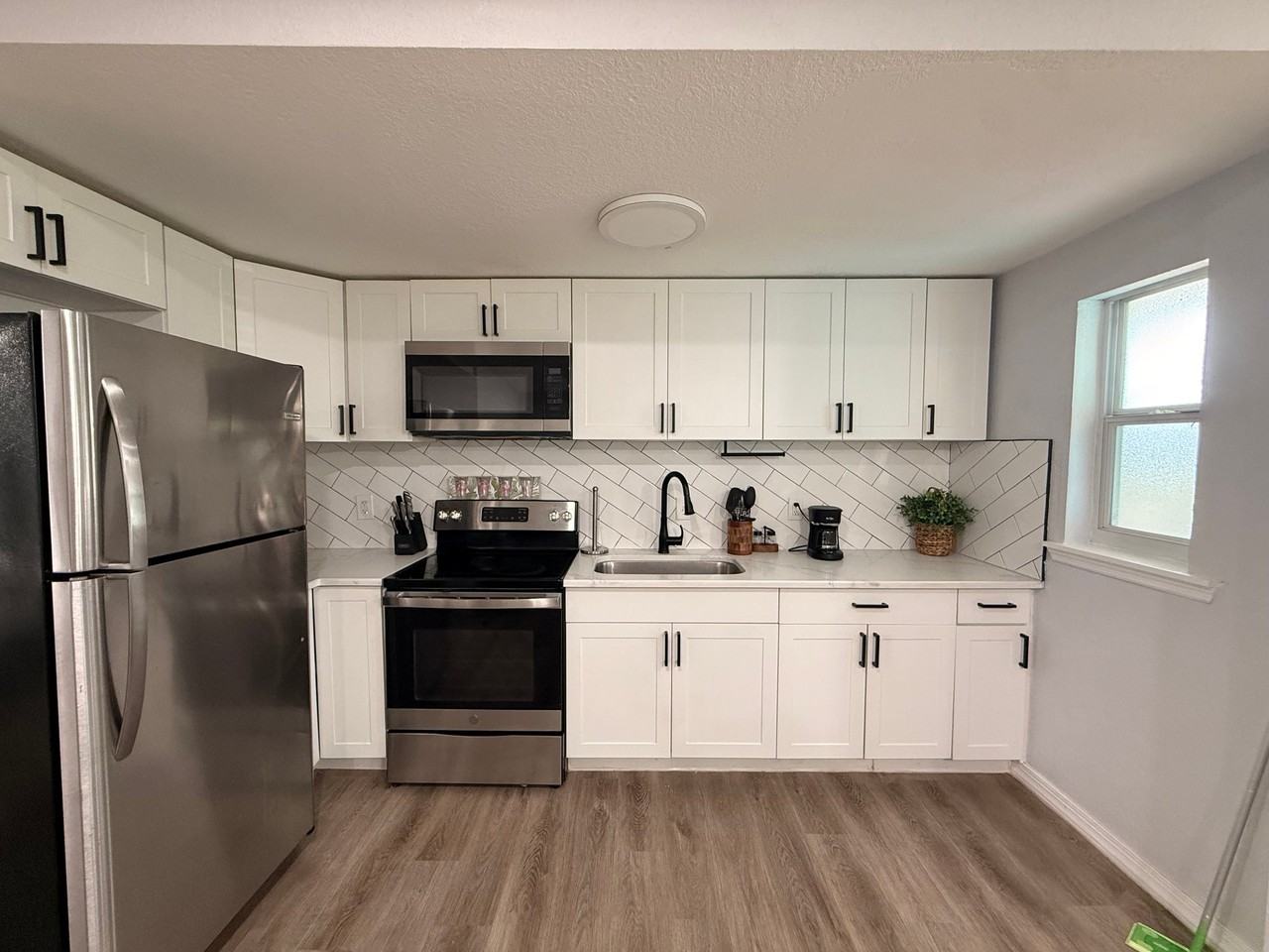 324 30th Ave N #B - Photo 3 of 7