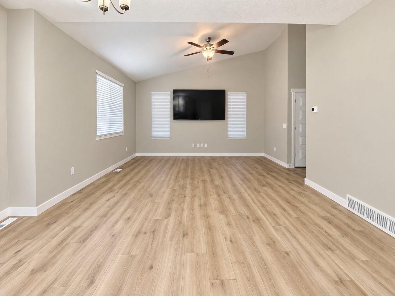 835 N Basalt - Photo 6 of 20