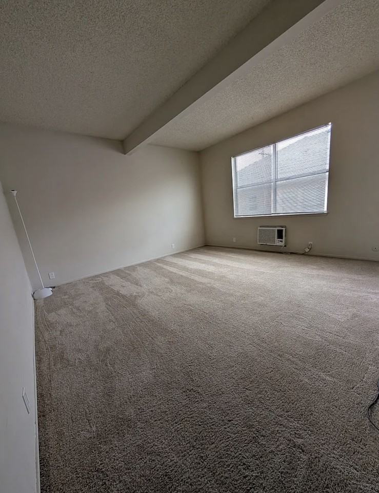 1106 Walnut St #1 - Photo 2 of 7