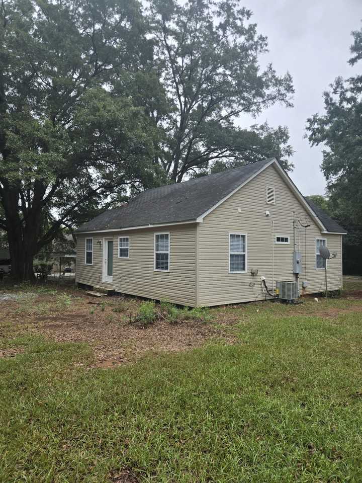 1200 Cheshire Ave - Photo 2 of 9